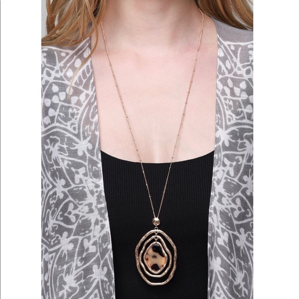 Tortoise Organic Circle Necklace - Picture 2 of 4